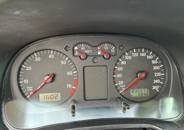 Volkswagen Golf cena 6700 przebieg: 238500, rok produkcji 2002 z Wieleń małe 137